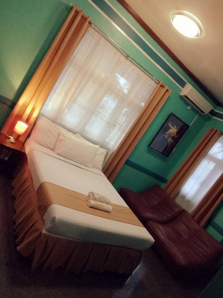 Villa Jhoana Resort Angono Room photo